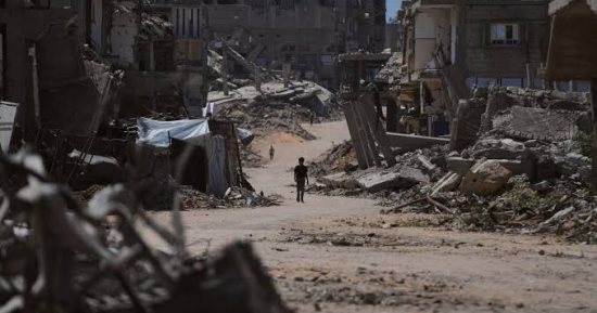 استشهاد فلسطينيين اثنين فى قصف لطيران الاحتلال الإسرائيلى مناطق فى شمال ووسط غزة