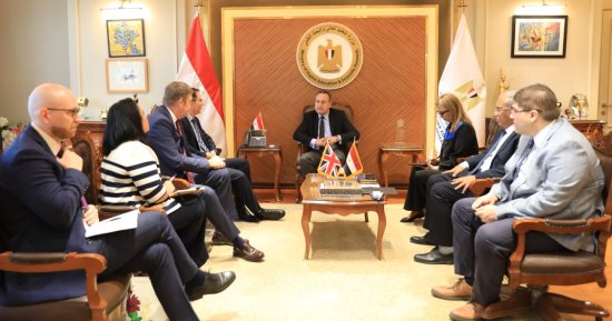وزير التعليم العالي يبحث مع نقيب المهندسين ربط البحث العلمي باحتياجات الصناعة