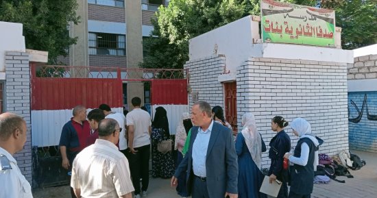 مدير تعليم أسيوط يتفقد محيط لجان امتحانات الثانوية العامة بمركز صدفا