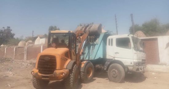 رفع 50 طنا من القمامة والمخلفات الصلبة والأتربة بحى غرب سوهاج