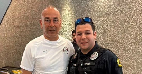 الشرطى الأمريكى يعتذر لإبراهيم حسن بعد واقعة المشجع المصرى فى الفندق.. صور