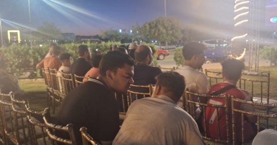 توافد الجماهير بأسيوط على المقاهي ومراكز الشباب لمشاهدة مباراة مصر واستراليا.. بث مباشر