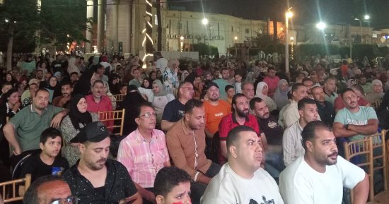 فرحة بهدف أمام.. كله بيقول يارب.. جماهير كفر الشيخ تتابع مباراة مصر وأستراليا....مباشر
