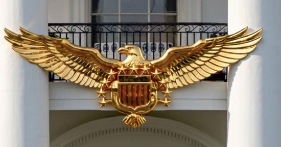 ترامب يثير الجدل بصور مزيفة من الذكاء الاصطناعى للبيت الأبيض