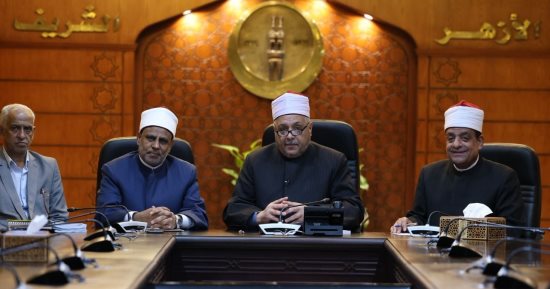 وكيل الأزهر يجتمع برؤساء مراكز التصحيح ومديري الامتحانات لمتابعة ضوابط تصحيح الثانوية