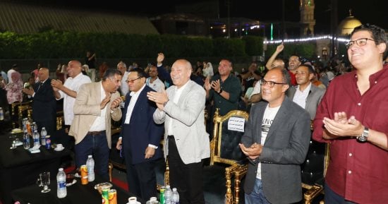 محافظ القاهرة يشارك المواطنين فرحة تأهل المنتخب إلى دور الـ16 بكأس العالم