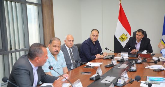 محافظ دمياط يناقش آلية حل مشكلة الصرف الزراعى بحوض السواداية بمركز كفر البطيخ
