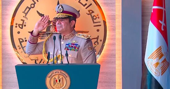 الرئيس السيسى يطلب سلام الشهيد قبيل كلمته بافتتاح مقر القيادة الاستراتيجية