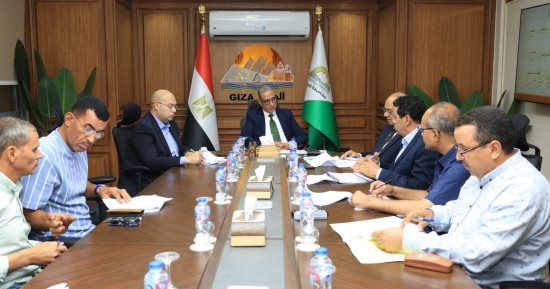 محافظ الجيزة: دعم منظومة النظافة فى منشأة القناطر بـ3 سيارات جديدة