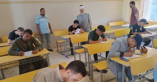 رئيس منطقة سوهاج الأزهرية يتفقد امتحانات الرياضيات التطبيقية للقسم العلمي