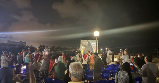 فرحة بالساحل الشمالي.. الجماهير تحتفل بتأهل الفراعنة بركلات الترجيح