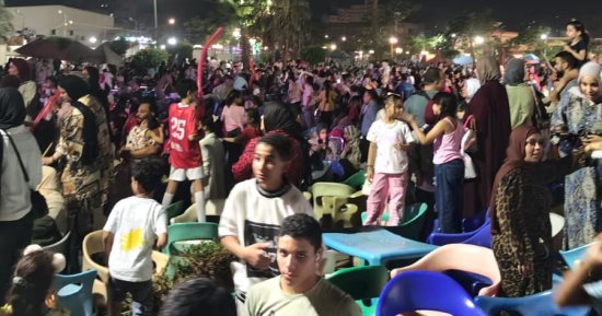 البنهاوية ولعوا الدنيا.. احتفالات فى بنها لتأهل المنتخب لدور الـ16 (فيديو)