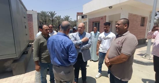 نائب محافظ الجيزة يتفقد معدلات تنفيذ مشروعات الصرف الصحى بدهشور