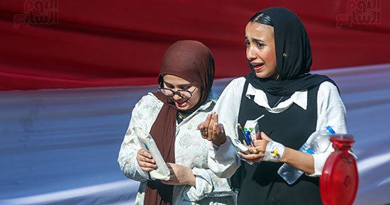 طلاب الثانوية العامة يبدأون امتحان اللغة الأجنبية الأولى