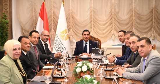 وزير الرياضة يناقش آليات إطلاق مشروع "اقتصاد الشباب" لتعظيم المساهمة فى النشاط الاقتصادي 