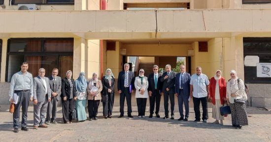 مشروعات مبتكرة لطلاب الأدوية البيطرية بجامعة قناة السويس في مناقشات التخرج