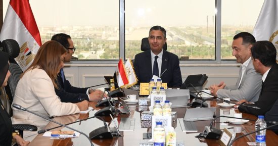 وزير التموين يبحث آليات التمويل للمستفيدين من مشروع كارى أون