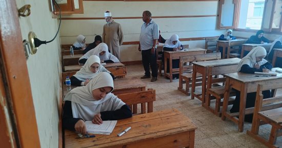 رئيس منطقة سوهاج الأزهرية يتفقد لجان امتحانات الثانوية بمركز جرجا