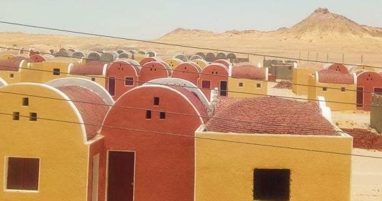 ملامح أشهر وأقدم مدارس العمارة الواحاتية للتكيف مع المناخ الصحراوى شديد القسوة.. كيف نجحت عمارة الأقبية والسقائف بالوادى الجديد فى الحفاظ على الهوية التراثية للواحات؟ والعالمى حسن فتحى قدم نموذجا قياسيا.. صور