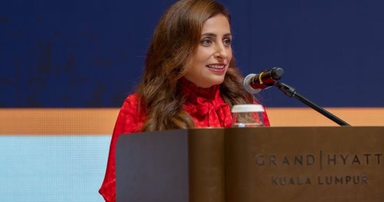 بدور القاسمى تدعو الناشرين لترسيخ ثقافة القراءة فى عصر الذكاء الاصطناعى