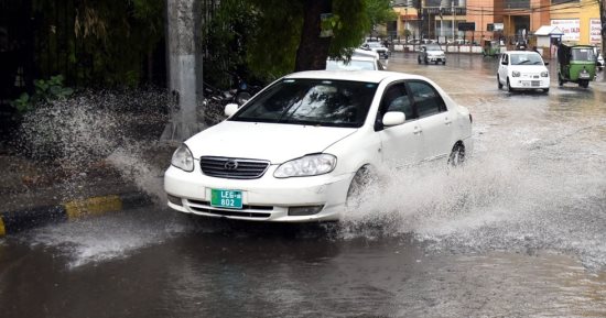 أمطار موسمية وعواصف رعدية تضرب باكستان