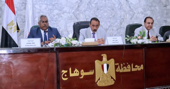 محافظ سوهاج يبحث آليات تنفيذ الخطة الاستثمارية للعام المالي 2026/2027