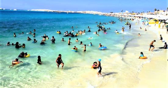 استمرار غلق شواطئ البحر المفتوح بمطروح واستقبال المصطافين بالمناطق الآمنة