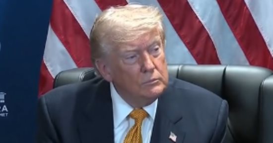 الصحف العالمية: إعلان عملاق وسط طهران يظهر ترامب في نعش أسود.. واشنطن تدرس مقترح حول الجرين كارد.. بريطانيا تحقق مع تيك توك حول حماية الأطفال من المحتوى الضار.. سقوط آخر جدار بأوروبا.. ماذا يعني اتفاق جبل طارق؟