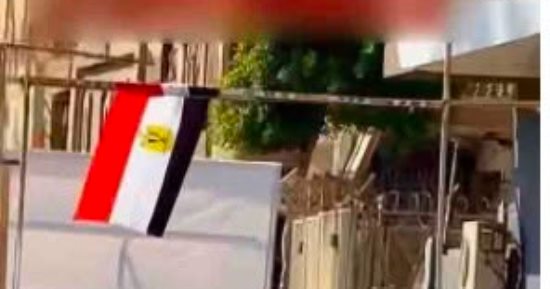 ضبط صاحب مقهى بأكتوبر افترش الرصيف بالكراسي أثناء إذاعة مباراة