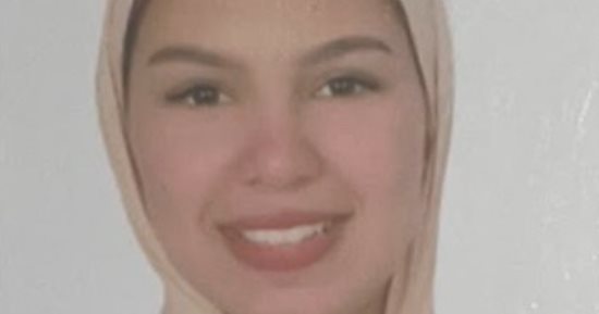 3 طالبات من الجيزة يحصدن المراكز الأولى فى الدبلومات الفنية.. صور