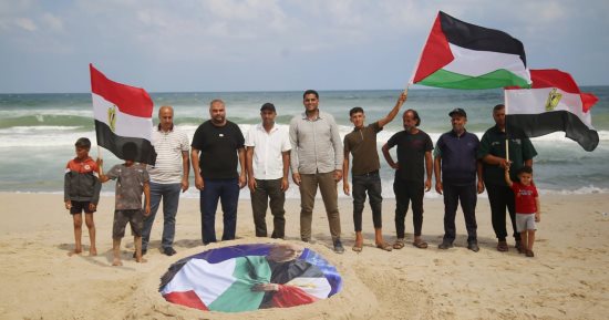 حسام حسن فى القلب الفلسطينى.. اسم المدير الفنى لمنتخب مصر يزين شواطئ غزة