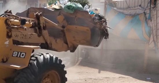 رفع 50 طن من المخلفات والقمامة والأتربة بقرى مركز البلينا فى سوهاج