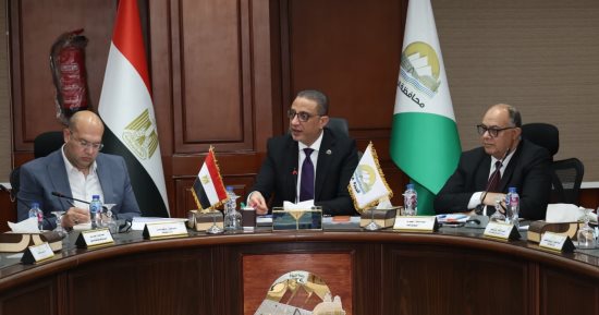 محافظ الجيزة يبحث سرعة الانتهاء من تحديد الأحوزة العمرانية بالأحياء والمراكز