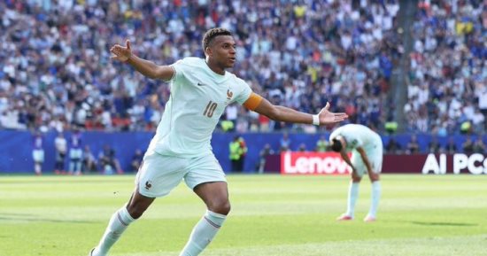 أسطورة هولندا يفتح النار بسبب مبابي: كيف يشكك أحد فى أفضل لاعب بالعالم؟