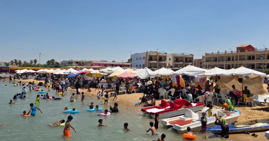 ذروة موسم الصيف.. شواطئ فايد بالإسماعيلية كاملة العدد.. فيديو