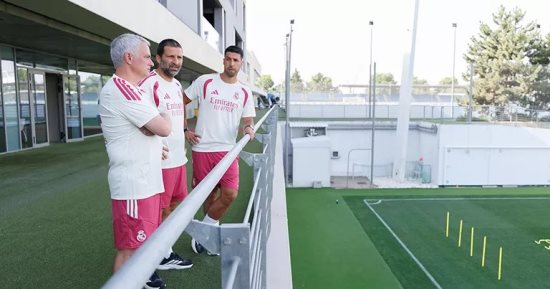 جوزيه مورينيو يظهر لأول مرة فى مقر تدريبات ريال مدريد.. صور