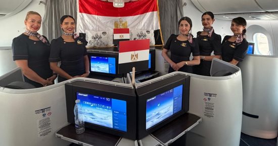 احتفاءً بإنجاز تاريخى للكرة المصرية.. وزراء الطيران المدنى والشباب والرياضة والصحة والسكان يستقبلون بعثة المنتخب الوطنى الأول لكرة القدم بمطار العلمين الدولي عقب وصوله الدور الـ16 فى بطولة كأس العالم لأول مرة