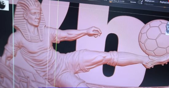ننفرد بكواليس وصور صناعة الميداليات التذكارية للمنتخب.. فيديو