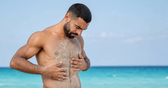 محمد صلاح يستمتع بمياه البحر فى مدينة العلمين الجديدة بعد الوصول من أمريكا.. صور