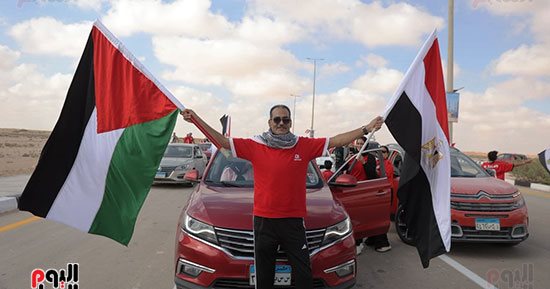 علم فلسطين يظهر في احتفالية استقبال بعثة منتخب مصر بالعلمين.. صور