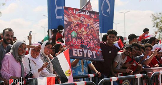 منتخب مصر يصل العلمين.. مدينة تتخلى عن ماضى الحرب لاستقبال احتفالات الفراعنة