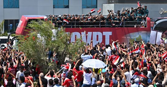 الفراعنة يصلون إلى فندق الإقامة بالعلمين عقب المشاركة التاريخية في كأس العالم