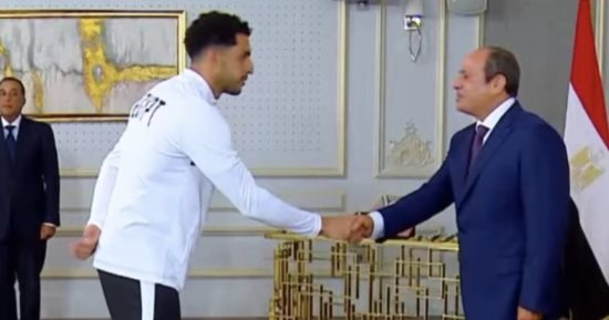 صورة للتاريخ.. شوبير يعلق على تكريم الرئيس السيسي لـ مصطفى