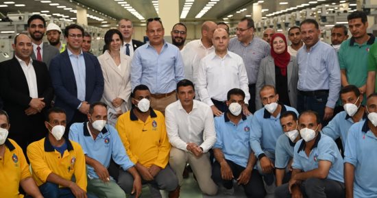 وزير الصناعة يتفقد مجمع مصانع شركة مصر للغزل والنسيج