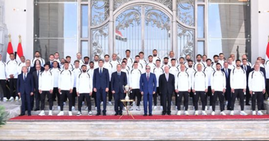 الرئيس السيسى: الرياضة ليست فوزًا وخسارة فقط والأهم هو احترام الناس للمنتخب.. صور 