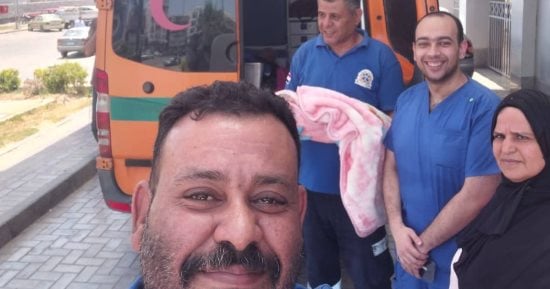 ولادة ناجحة داخل سيارة إسعاف بالإسماعيلية.. مسعف وممرضة ينقذان أمًا ورضيعها