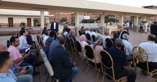 وزير النقل يجتمع بمسئولى السكة الحديد على رصيف محطة "محلة روح" بعد الحادث
