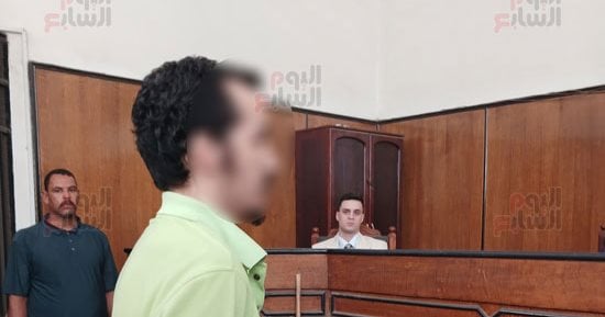 استئناف محاكمة طالب جامعى بالشرقية متهم بقتل والدته بـ 12 طعنة فى يوم العيد