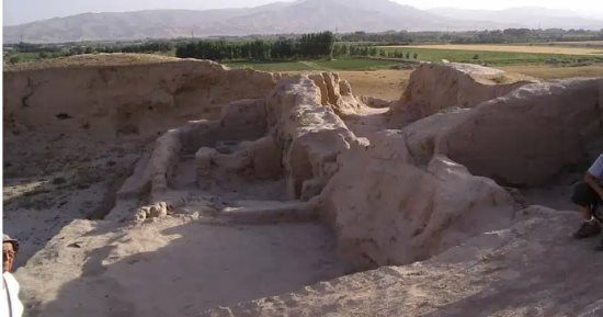 11800 قطعة فخارية تعيد كتابة تاريخ قلعة طريق الحرير القديمة فى أوزبكستان
