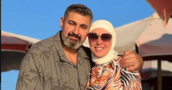 بحر وأكلة سمك فى المكس.. ياسر جلال برفقة زوجته فى الإسكندرية